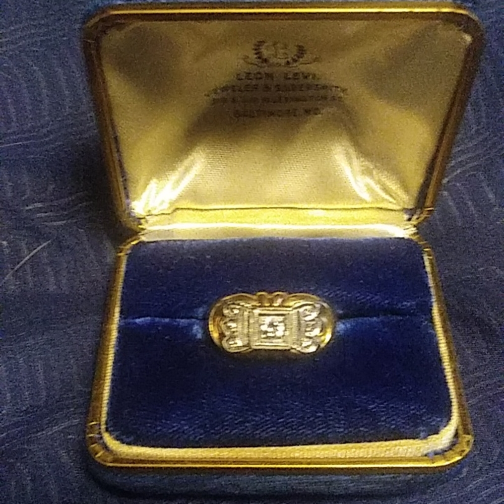 Man's diamond ring a quarter carrat